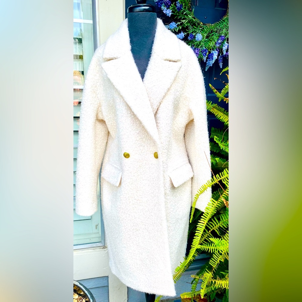 Beautiful BCBG Oversized Bouclé Coat - Medium